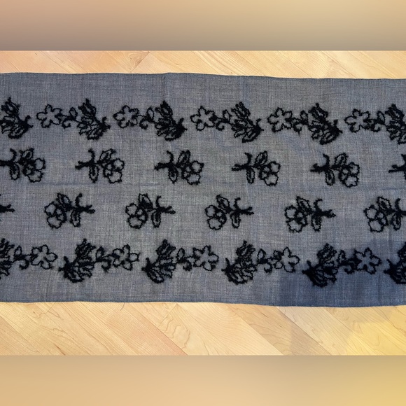 🇮🇹Vintage 100% Pure Wool/Lana Scarf by Ostinelli Como Italy | Floral 18” x 68” - Picture 7 of 17